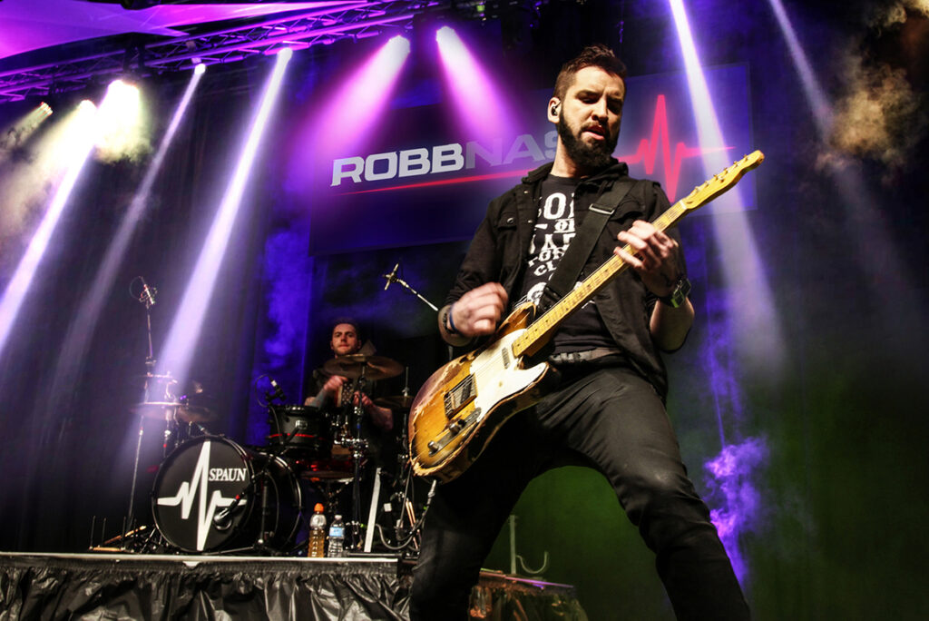 Musician and motivator Robb Nash on campus