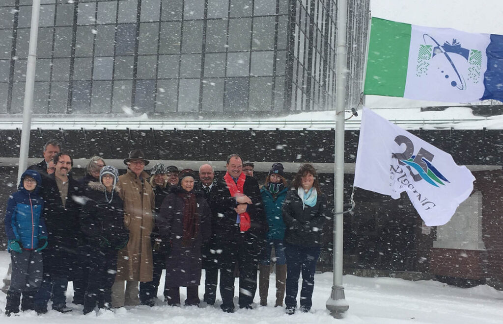 Flag raising caps NU25