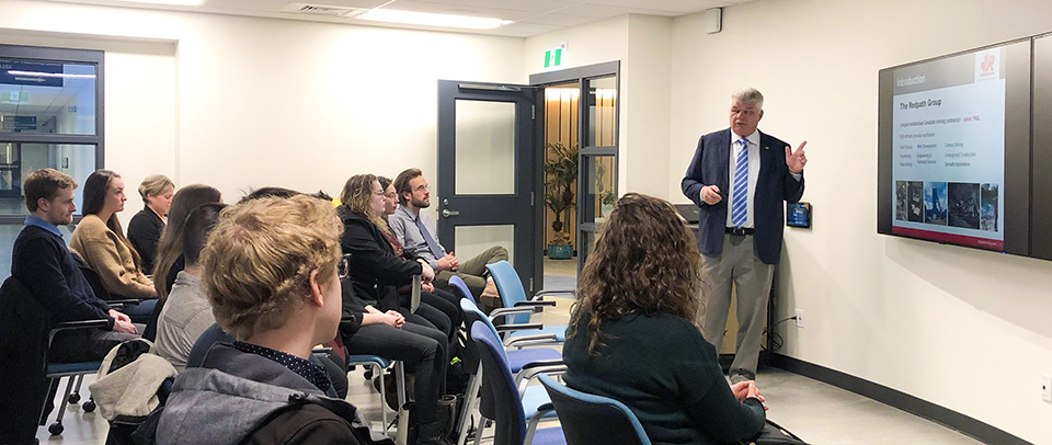 Marketing Students Learn from Executive in Residence